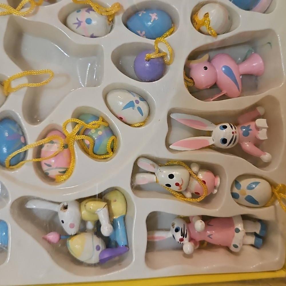 67 Vintage Hobby Lobby Mini  Easter Bunny & Egg Painted Wood Ornaments - Picture 6 of 10